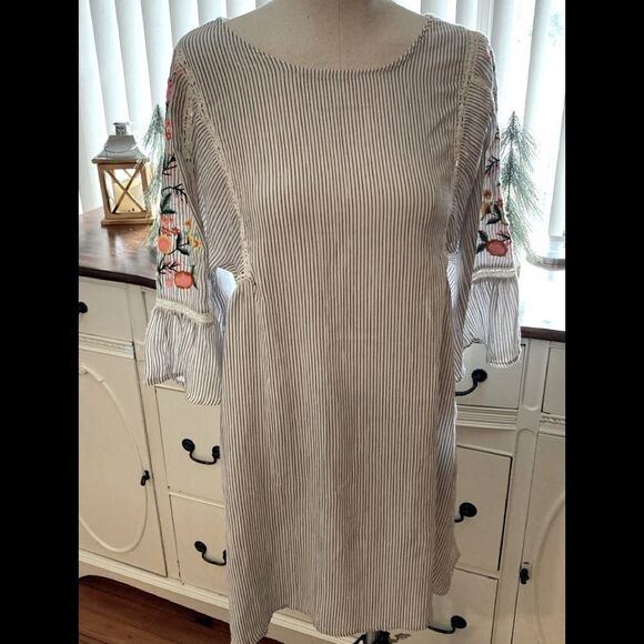Angie Tunic Top Small NWT - Picture 2 of 7